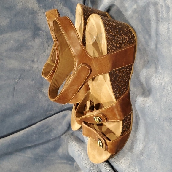Dansko Savanah brown leather adjustable wedge sandals - Picture 3 of 14
